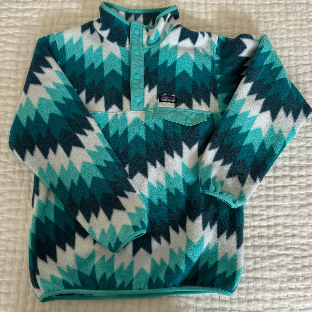 Girls aqua patterned Patagonia fleece - size L